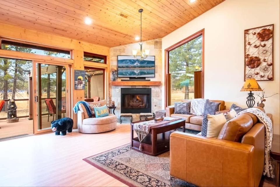 Lake Time Villa NEW Luxury with HOT TUB House in Big Bear