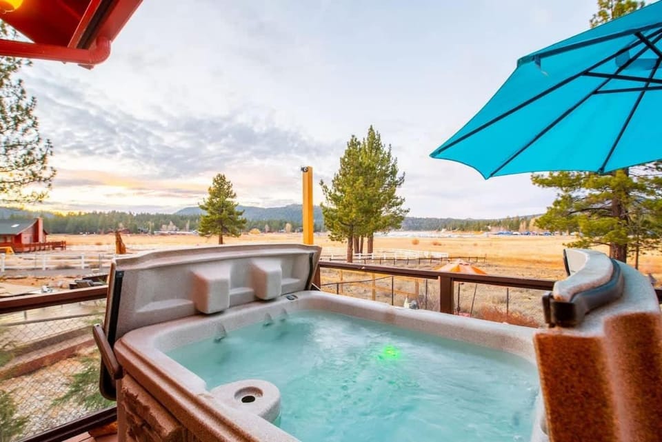 Lake Time Villa NEW Luxury with HOT TUB House in Big Bear