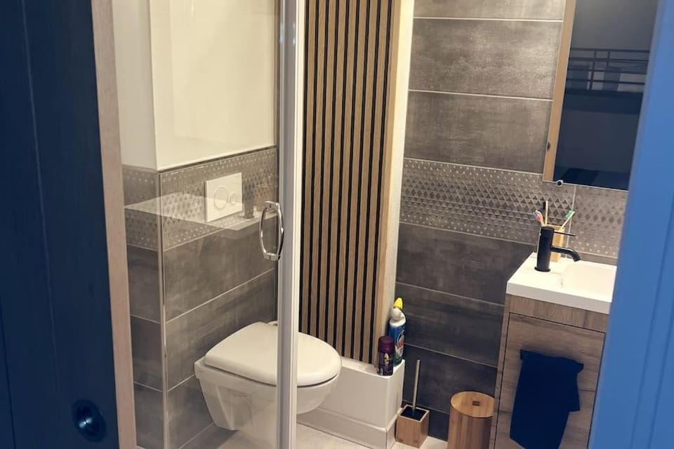 Shower, Toilet, Bathroom