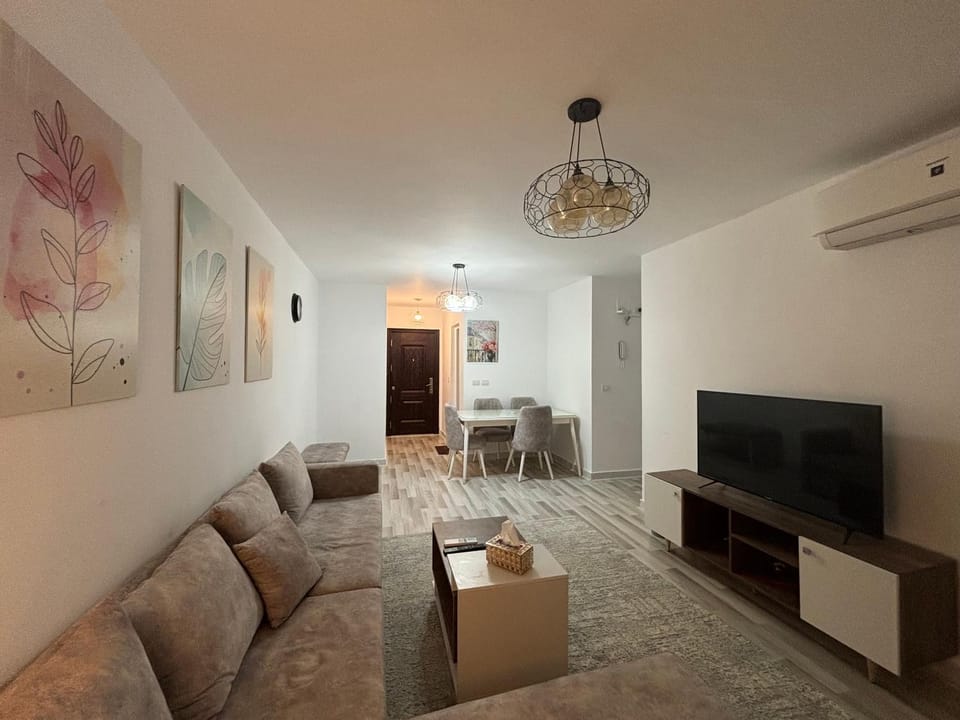 Communal lounge/ TV room, TV and multimedia, Living room, Seating area, Evening entertainment, air conditioner