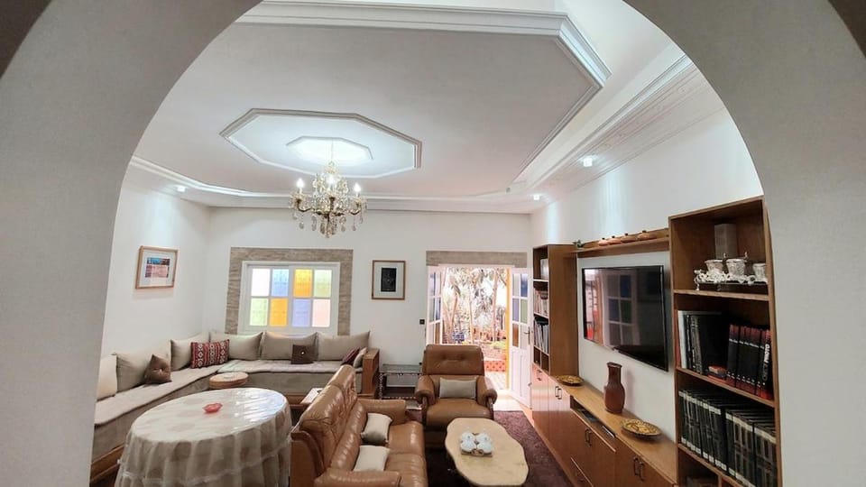 Bed, Library, TV and multimedia, Living room, Photo of the whole room, Seating area