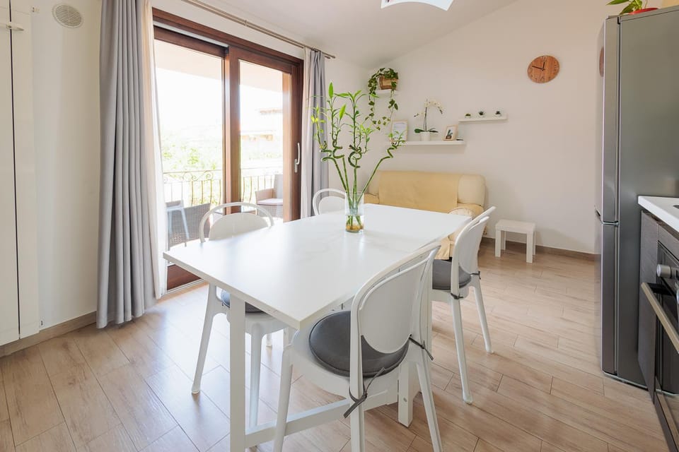 TV and multimedia, Kitchen or kitchenette, Living room, Seating area, Dining area, Lunch, Lunch, oven, stove, toaster, kitchen, kitchen