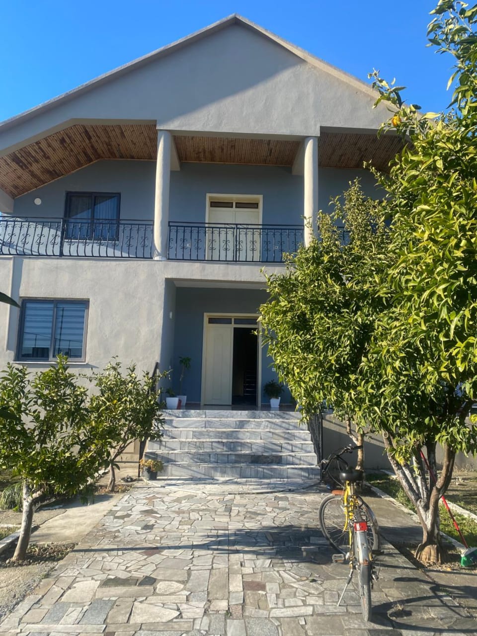 Property building, Spring, Day, Garden, Garden view