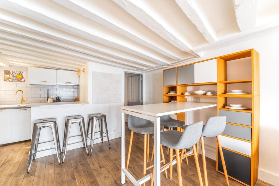 Charming Flat Montorgueil Apartment in Paris