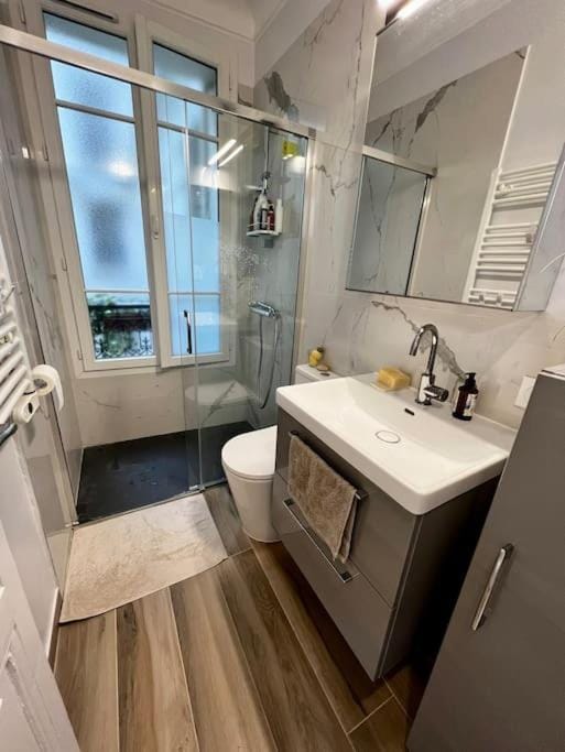 Shower, Toilet, Bathroom, hair dryier, towels