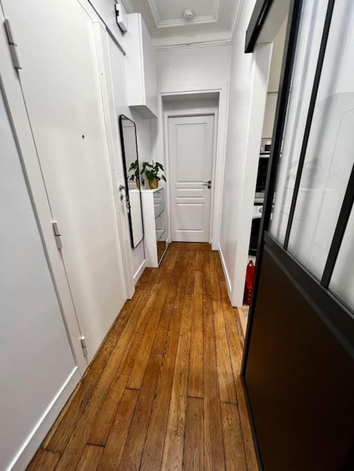 Au coeur du marché Poncelet et à 2 pas de l'Arc de Triomphe - appartement 6 personnes et 1 bébé, sdb, 2 WC Apartment in Paris