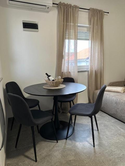 Apartments Nea Apartment in Zadar County