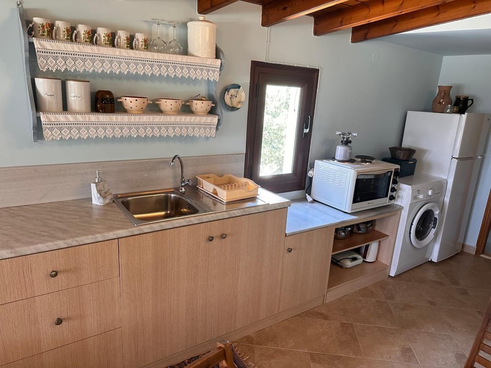 Coffee/tea facilities, Kitchen or kitchenette, oven, stove, washing machine