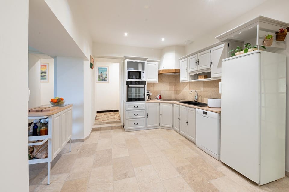 dishwasher, microwave, oven, stove, toaster, kitchen