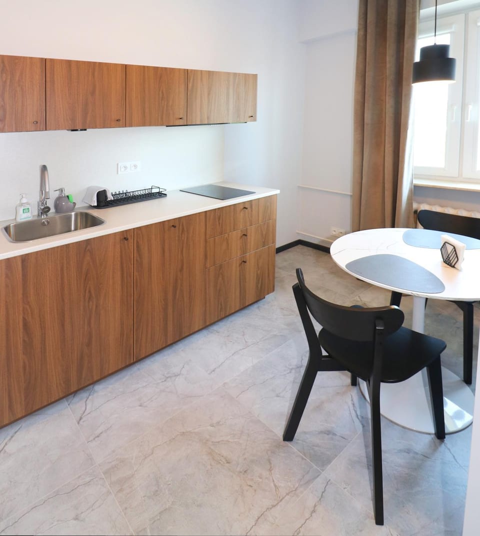 Kitchen or kitchenette, Dining area, stove