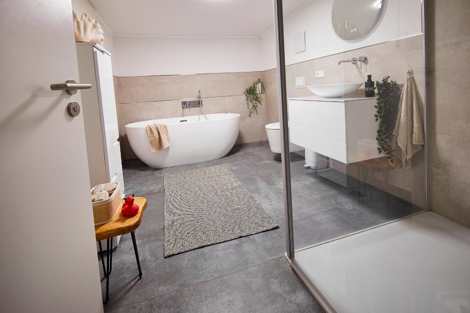 Shower, Hot Tub, Bathroom, Bath