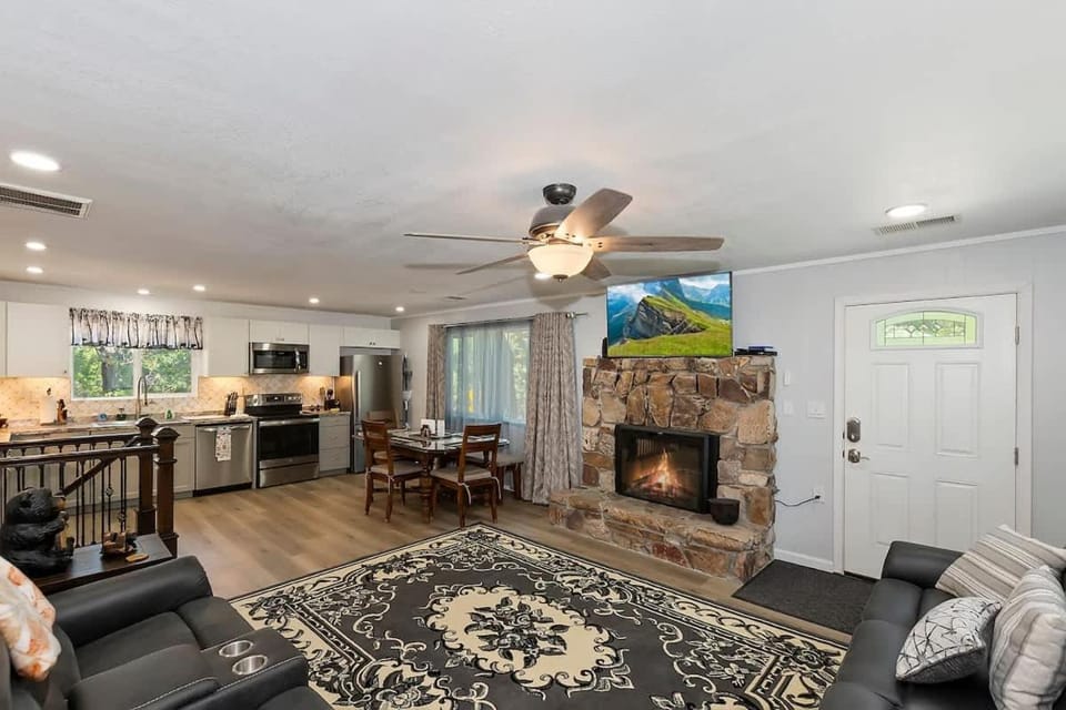 Inyo Happy Place House in Southern California