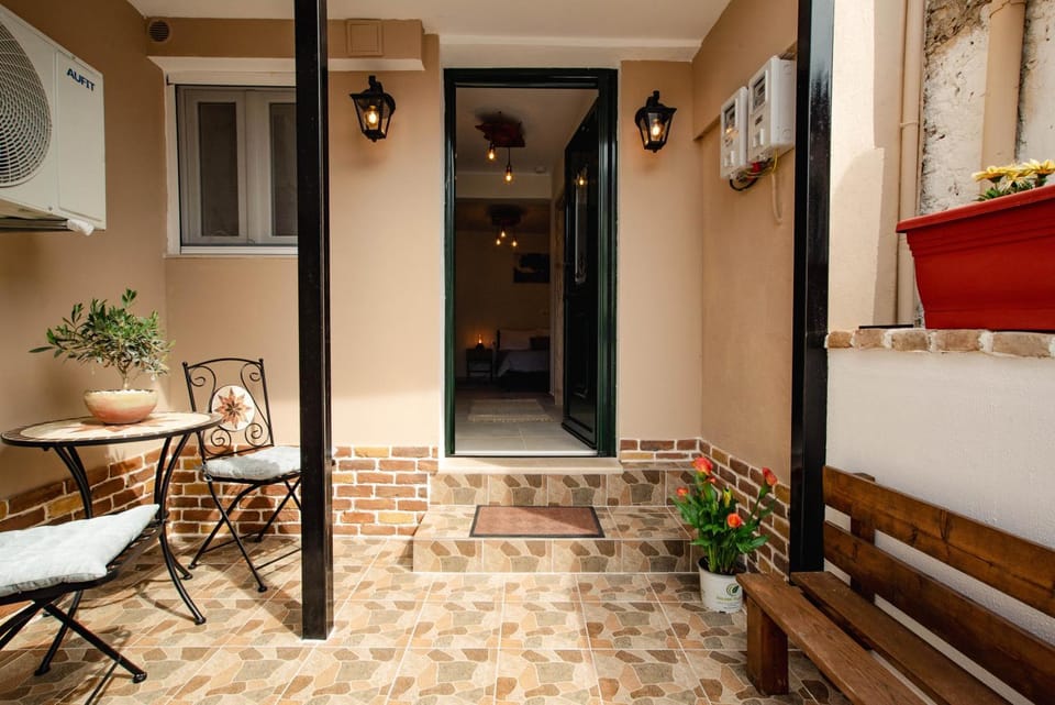 Facade/entrance, Day, Balcony/Terrace, Seating area