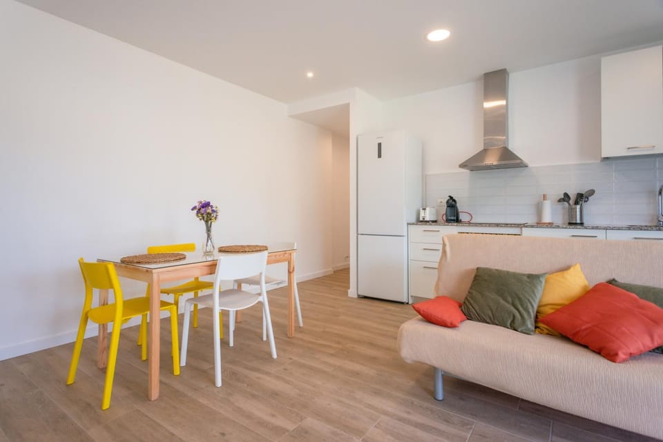 Kitchen or kitchenette, Living room, Dining area, stove