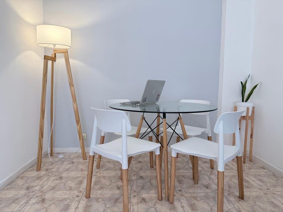 Dining area, internet