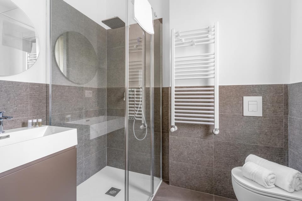 Shower, Toilet, Bathroom, heating