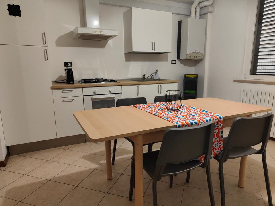 Kitchen or kitchenette, pet friendly, stove