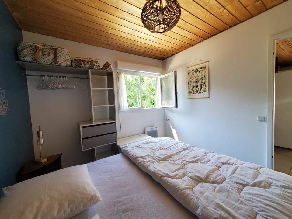 Jolie maison en bois à 600m de la plage des Vergnes House in Meschers-sur-Gironde