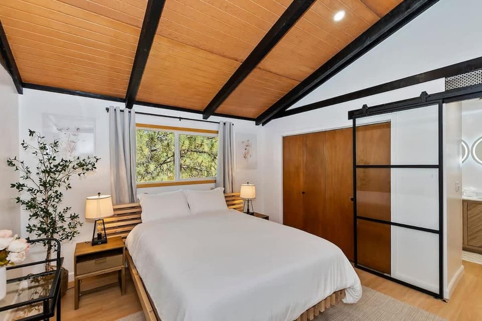 Eagle Peak Modern Cabin Near the Lake with AC Cabin in Big Bear