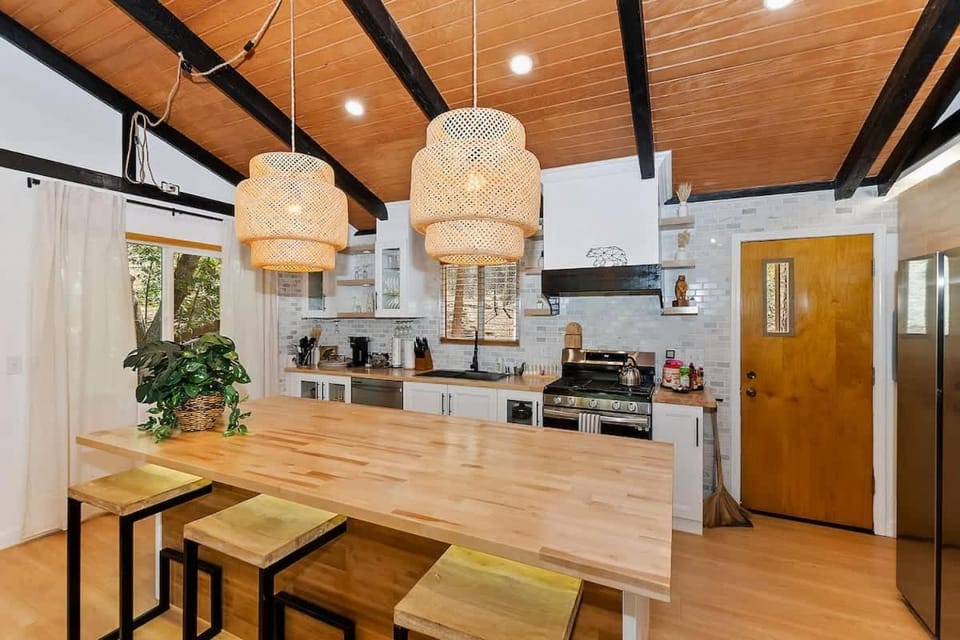 Eagle Peak Modern Cabin Near the Lake with AC Cabin in Big Bear
