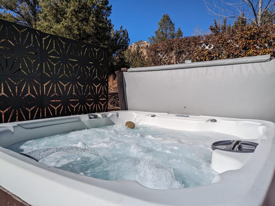 Enchanted Adobe Hideaway wHot Tub & GIANT Chess House in Sedona