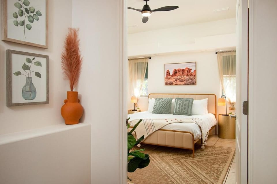 Enchanted Adobe Hideaway wHot Tub & GIANT Chess House in Sedona