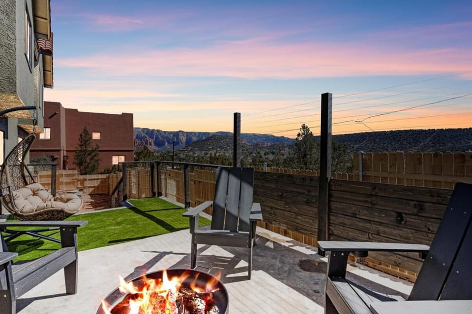 Sage House Modern Retreat Hot Tub, Theater, GmRm! House in Sedona