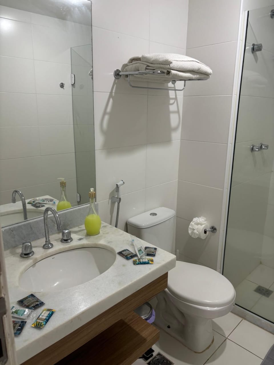 Shower, Toilet, Bathroom, towels