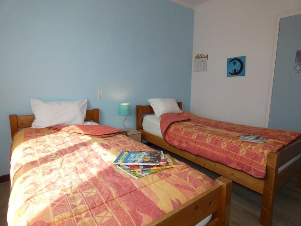 Appartement familial à 50m de la plage - 2 chambres, balcon, animaux acceptés, parking privatif - FR-1-540-291 Apartment in Notre-Dame-de-Monts