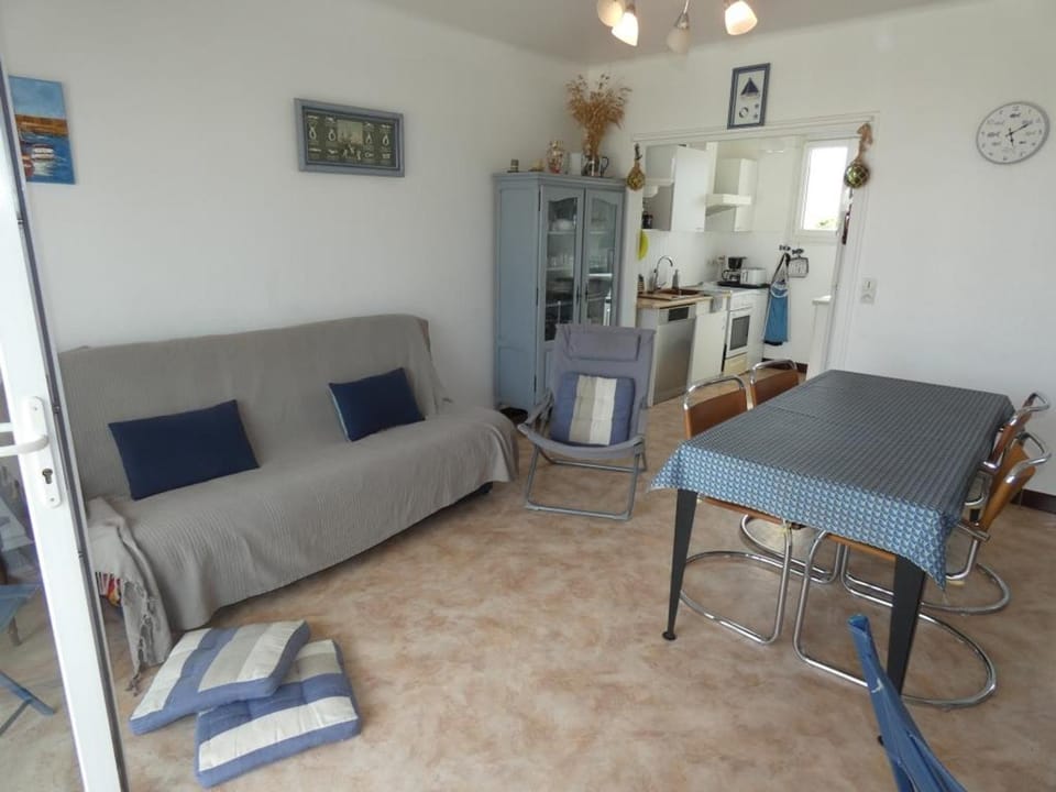 Appartement familial à 50m de la plage - 2 chambres, balcon, animaux acceptés, parking privatif - FR-1-540-291 Apartment in Notre-Dame-de-Monts