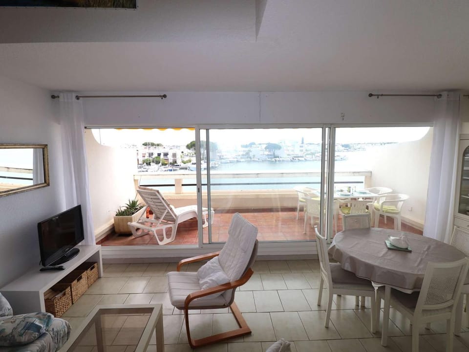 Marina 2 pièces avec terrasse et parking, animaux admis, proche plage - FR-1-307-260 Apartment in Le Grau-du-Roi