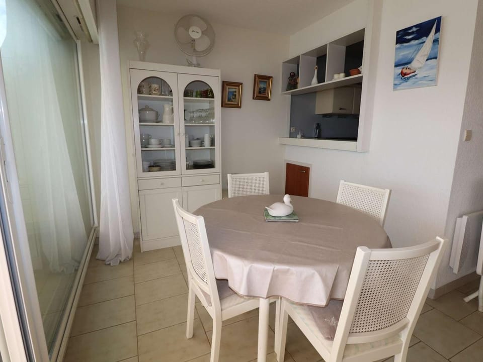 Marina 2 pièces avec terrasse et parking, animaux admis, proche plage - FR-1-307-260 Apartment in Le Grau-du-Roi