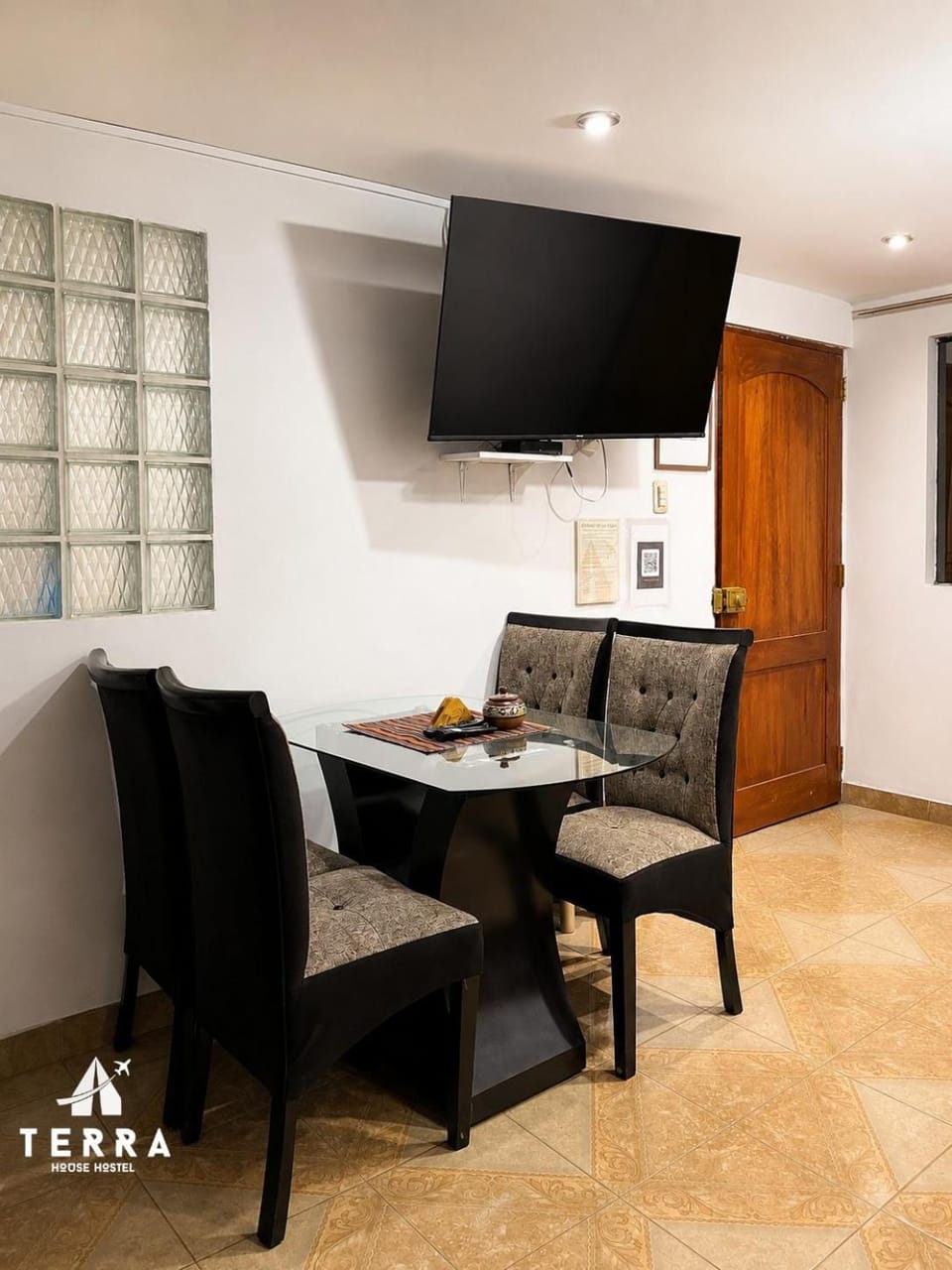 TV and multimedia, Living room, Dining area