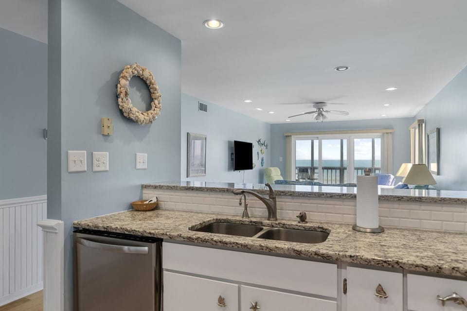 Breakers C32 condo Apartment in Pine Knoll Shores