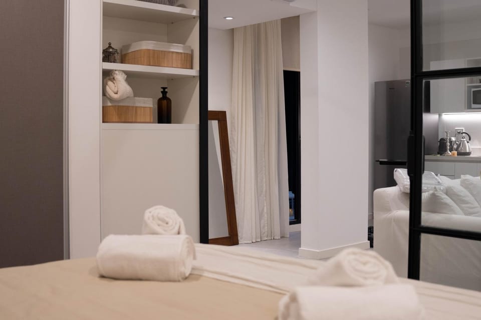Bed, Living room