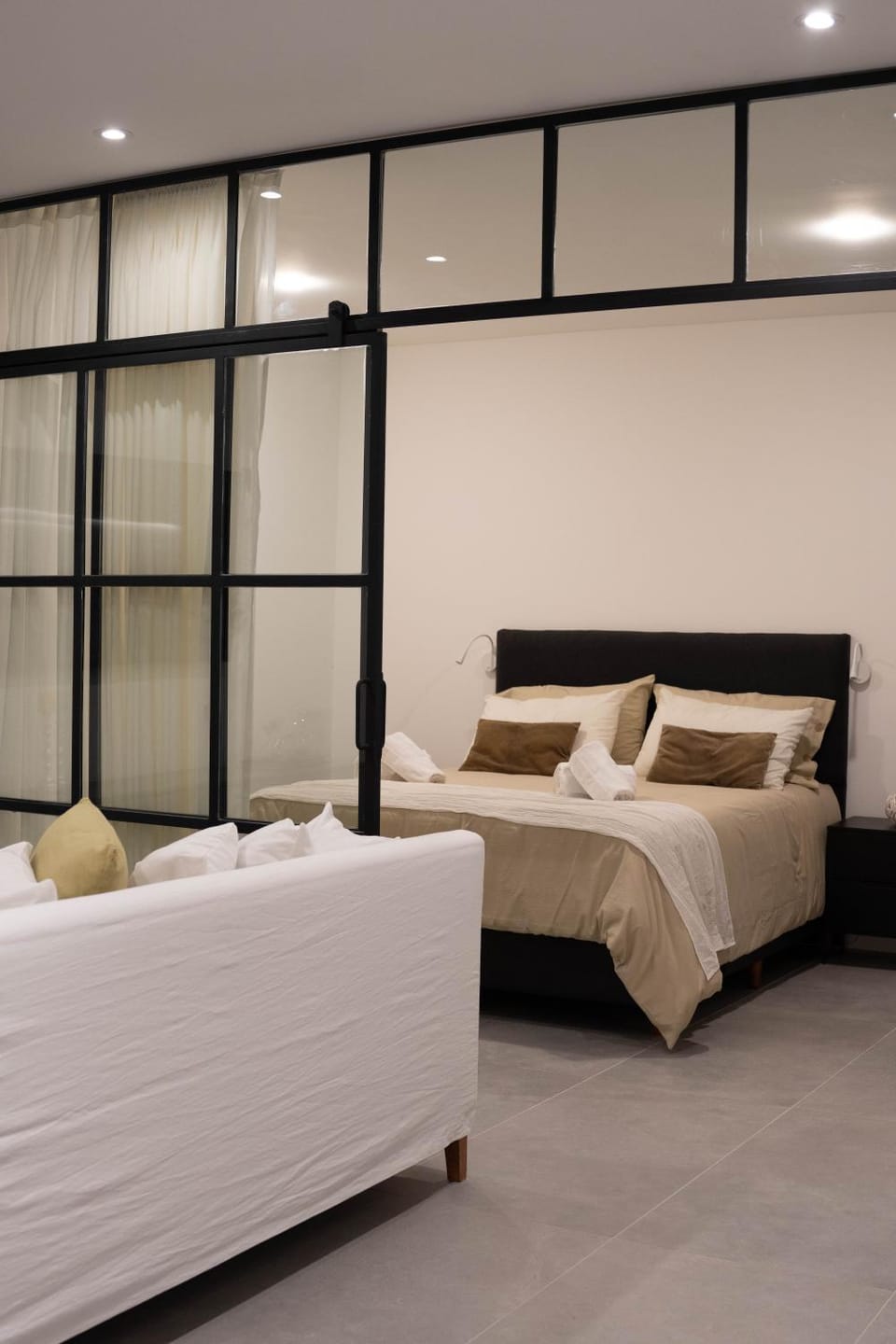 Bed, Living room