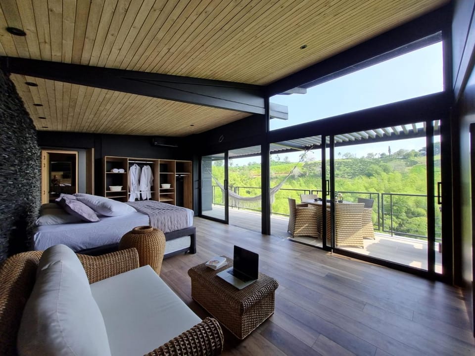 Bed, Natural landscape, View (from property/room), Balcony/Terrace, Photo of the whole room, Seating area, Mountain view