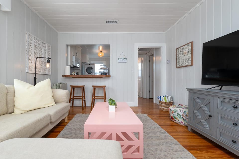 Be A Nomad - Beach Bliss - Close to beach Apartment in Jacksonville Beach