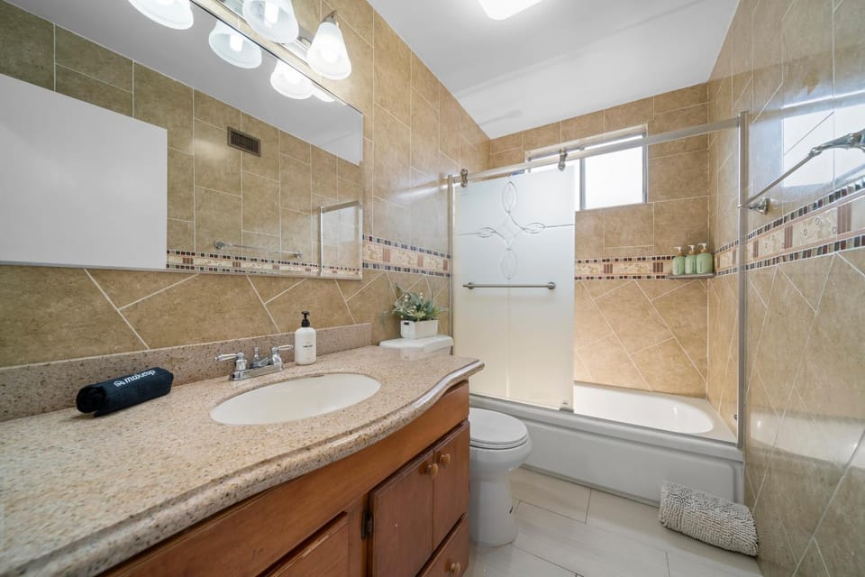 Shower, Toilet, Bathroom, Bath
