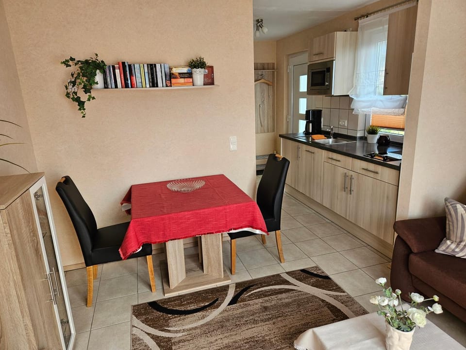 Kitchen or kitchenette, Living room, Seating area, Dining area, stove