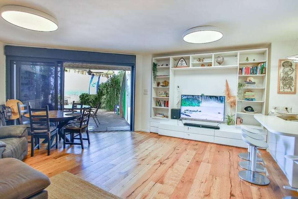 Beach House - Sea And Sun Apartment in Tel Aviv-Yafo