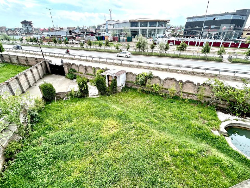 Garden, Garden view, Street view, Location, Parking