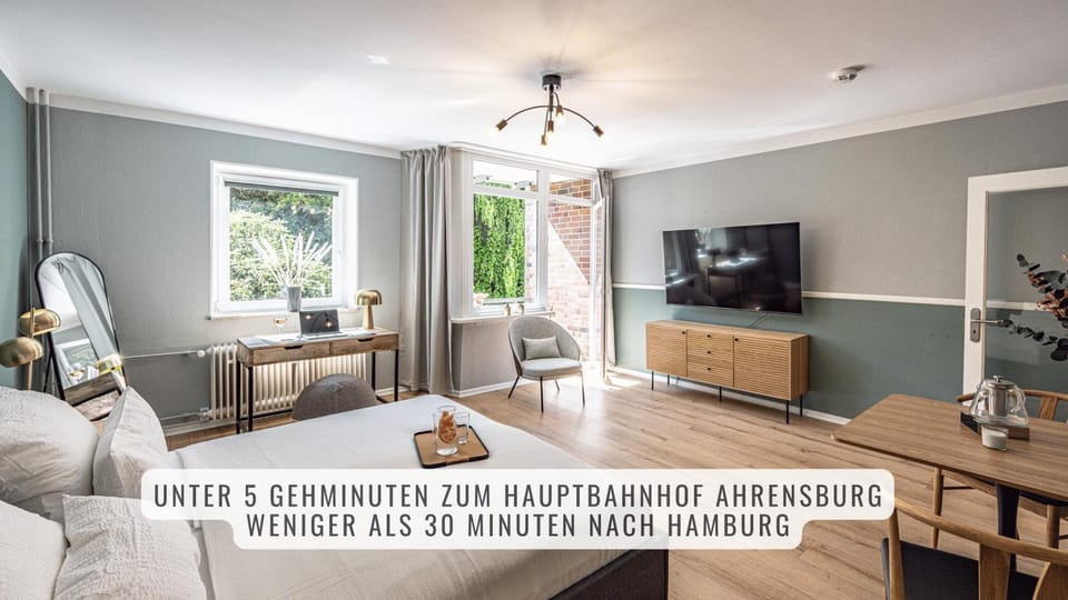 TV and multimedia, Living room, Seating area, Evening entertainment