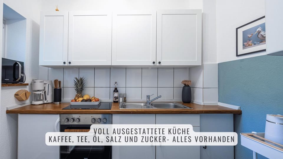 Coffee/tea facilities, Kitchen or kitchenette, stove, toaster