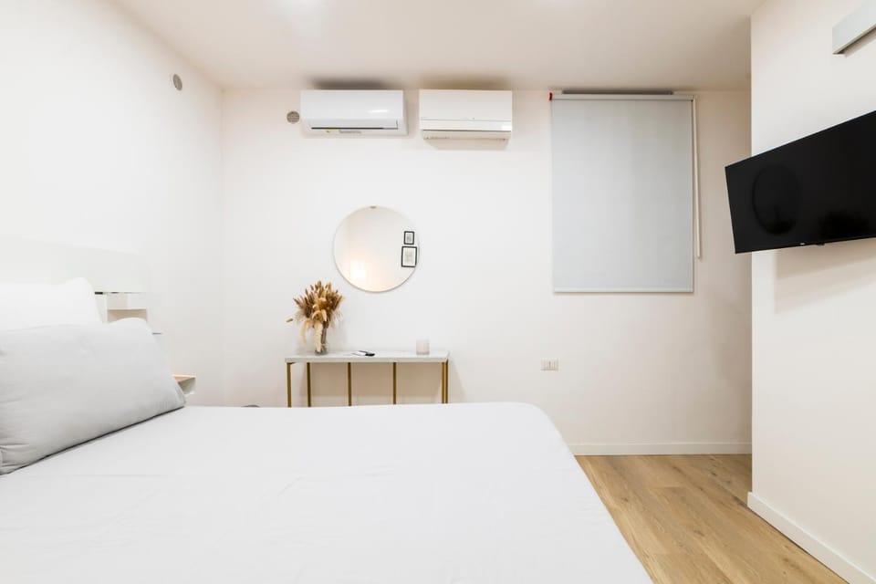 Bed, Bedroom, air conditioner, air conditioner