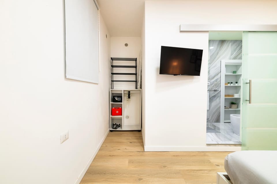 TV and multimedia, Bedroom, safe