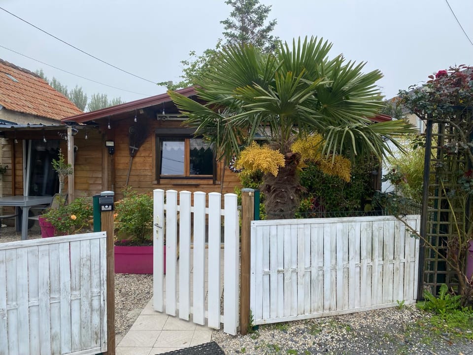 Grand chalet tout équipé 6 personnes proche des plages du débarquement Chalet in Normandy