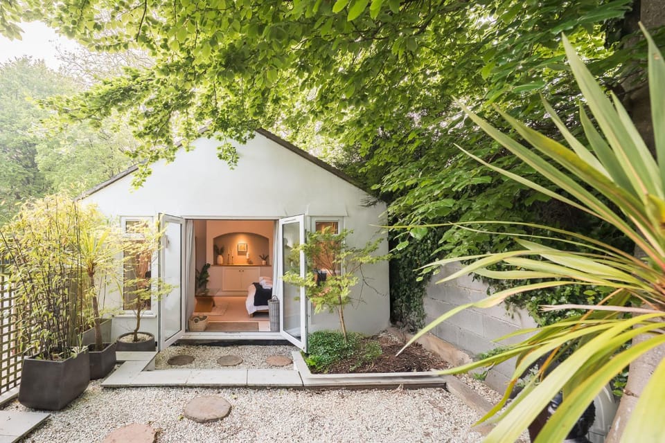 Property building, Day, Garden