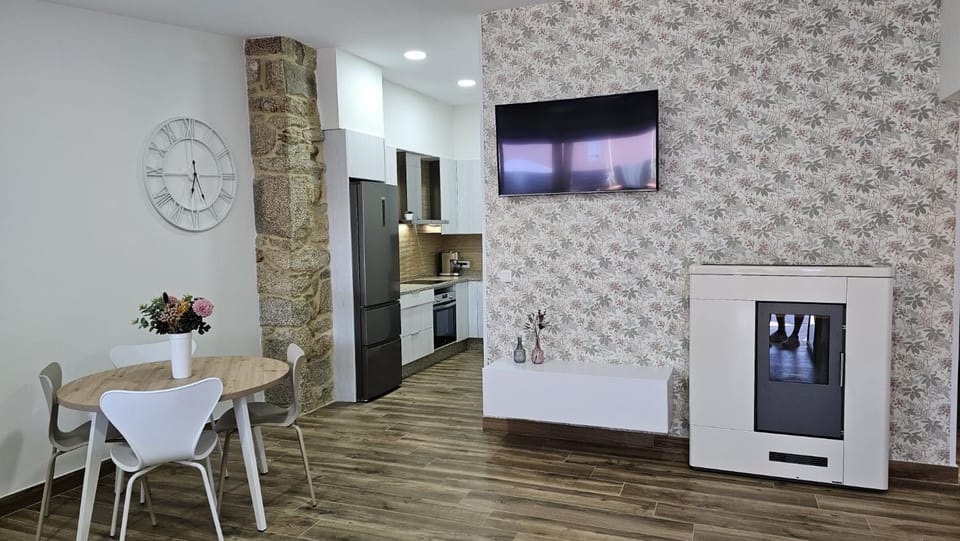 Communal lounge/ TV room, TV and multimedia, Kitchen or kitchenette, Living room, Dining area