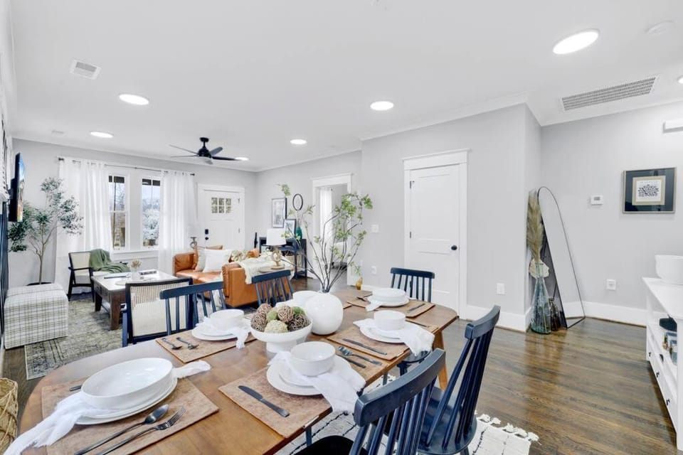 Living room, Seating area, Dining area